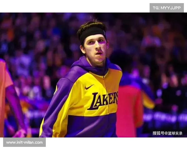 里夫斯三分8中4，正负值+15引领湖人逆转